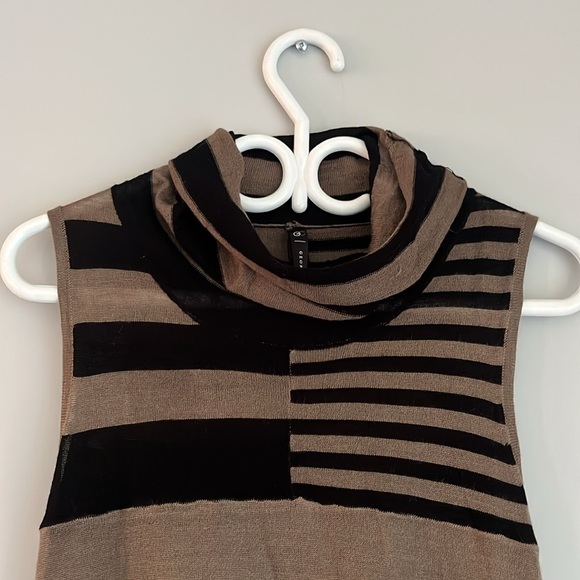 Georgiana C wool
Blend tunic layering piece Medium - Picture 6 of 6